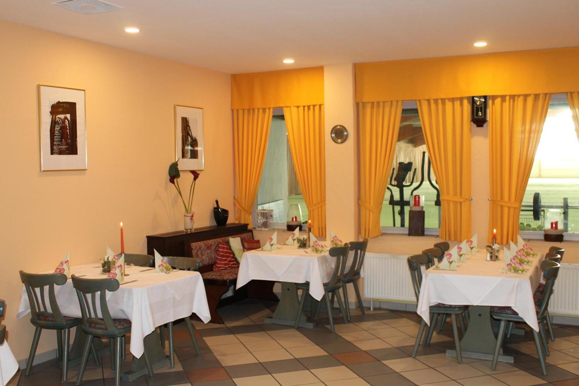 Toto'S Gasthaus Hattingen Exterior photo